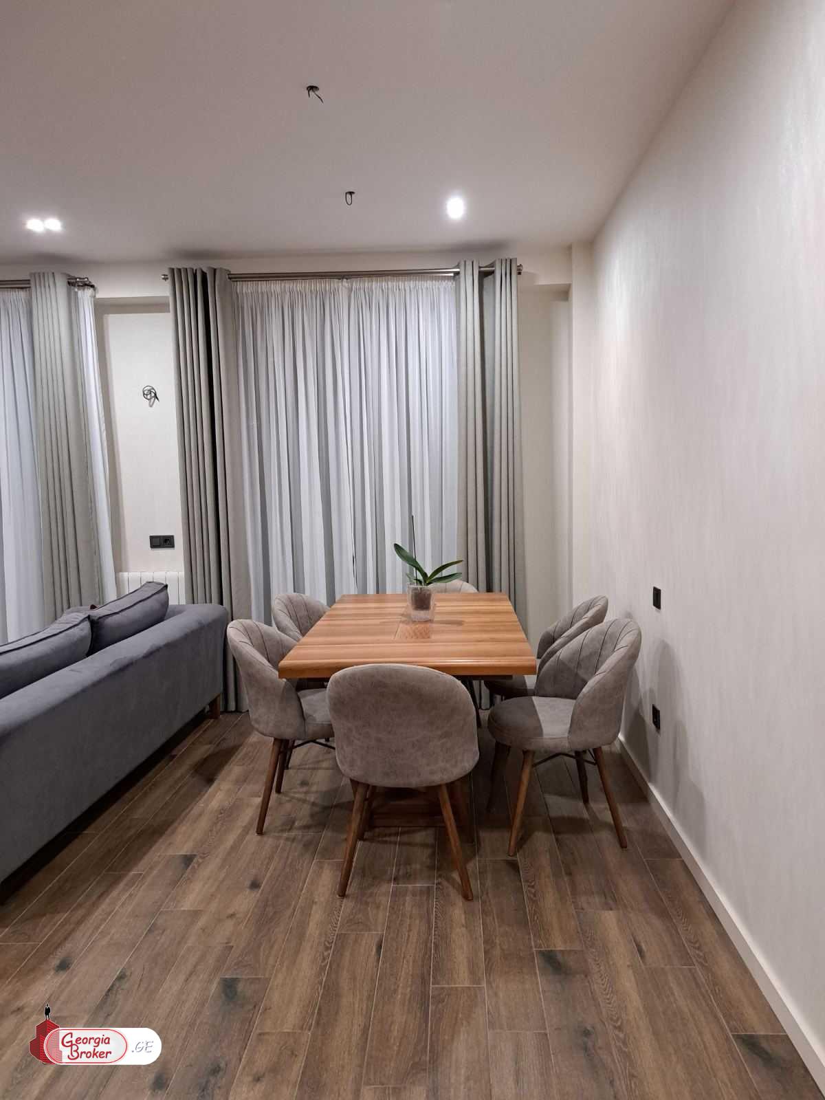 продается квартира с новым ремонтом 3-комнаты