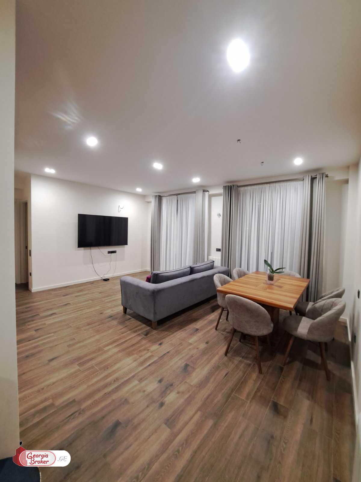 продается квартира с новым ремонтом 3-комнаты