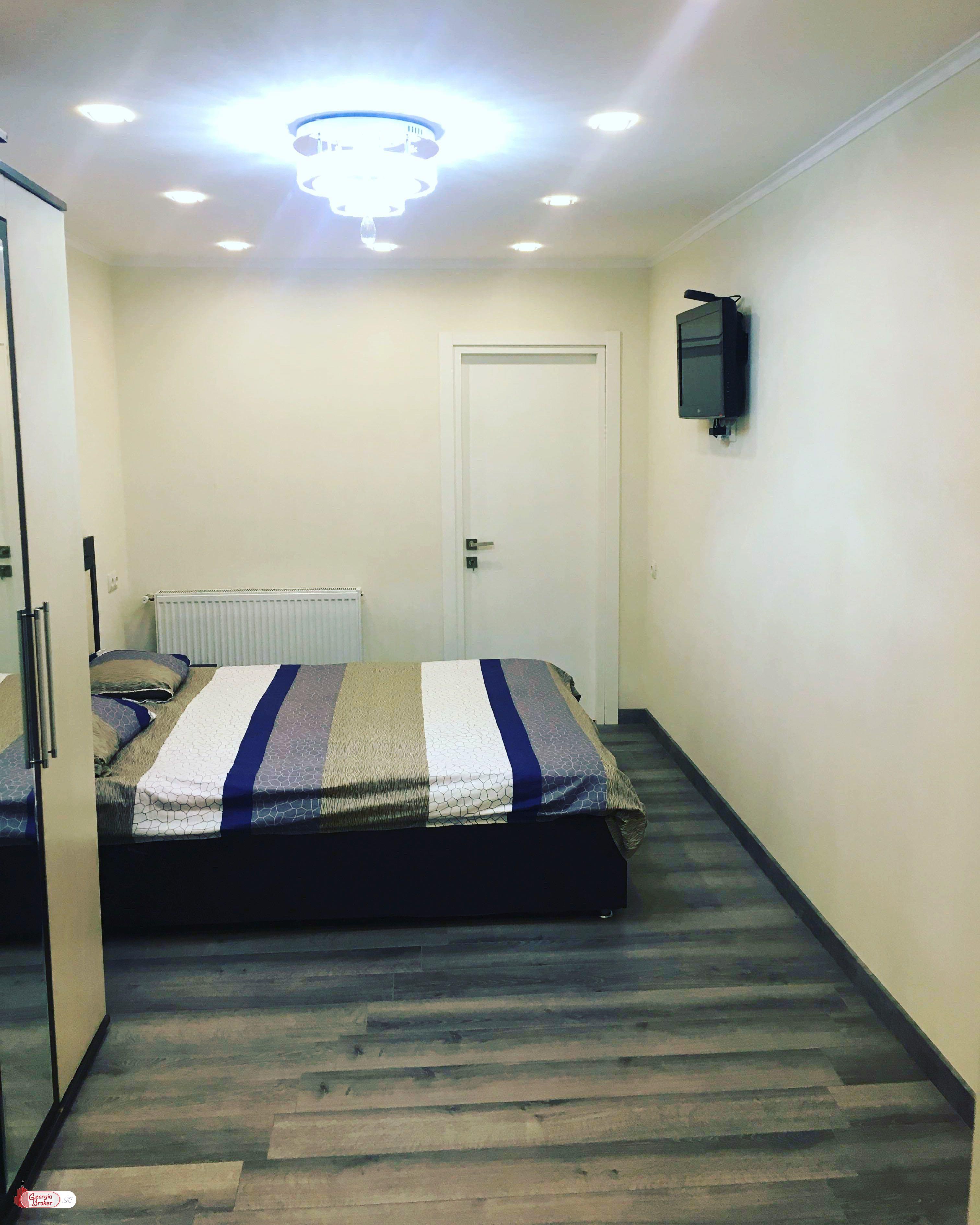 продается квартира с новым ремонтом 3-комнаты