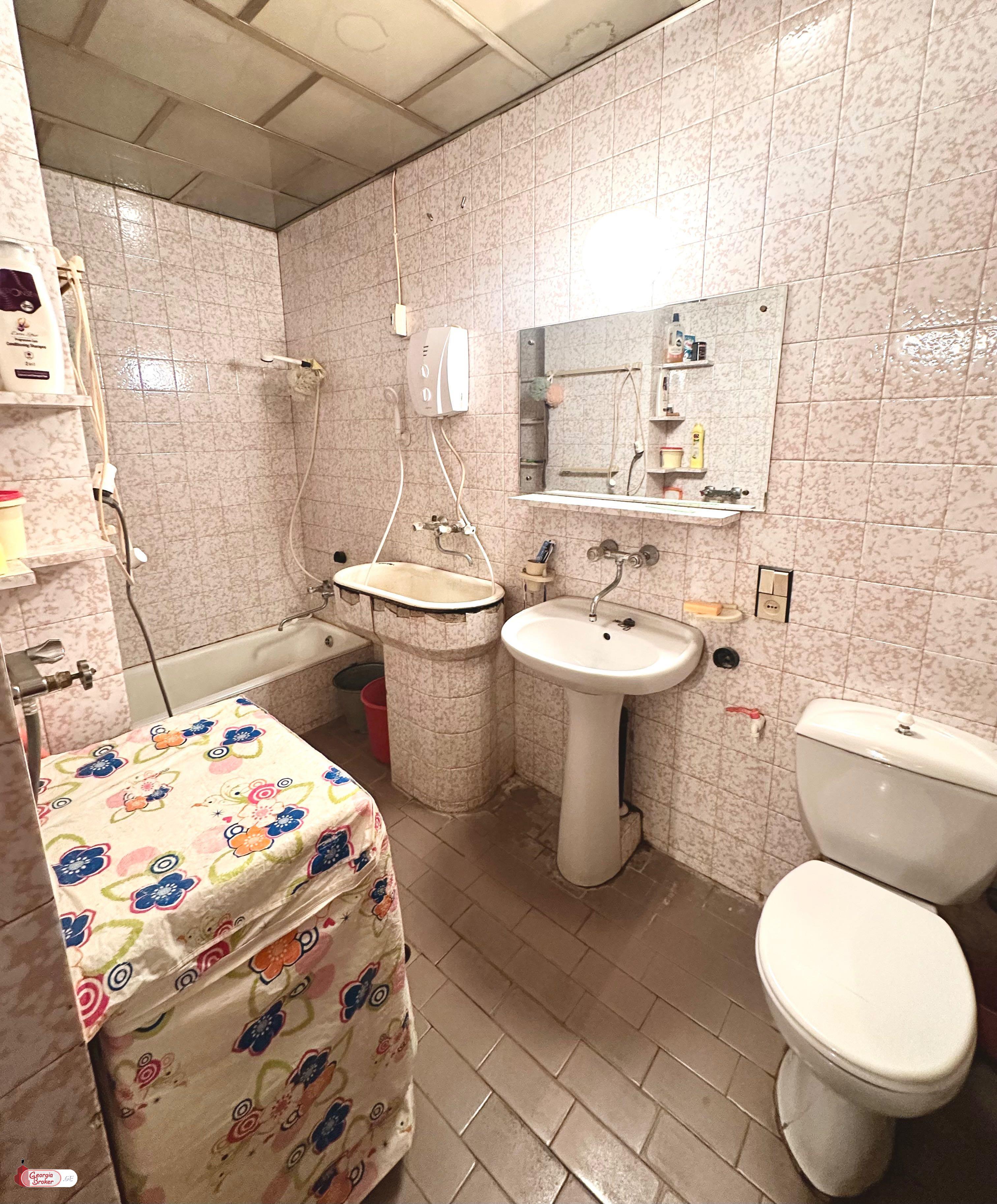 nearly repaired 5-room apartment for sale