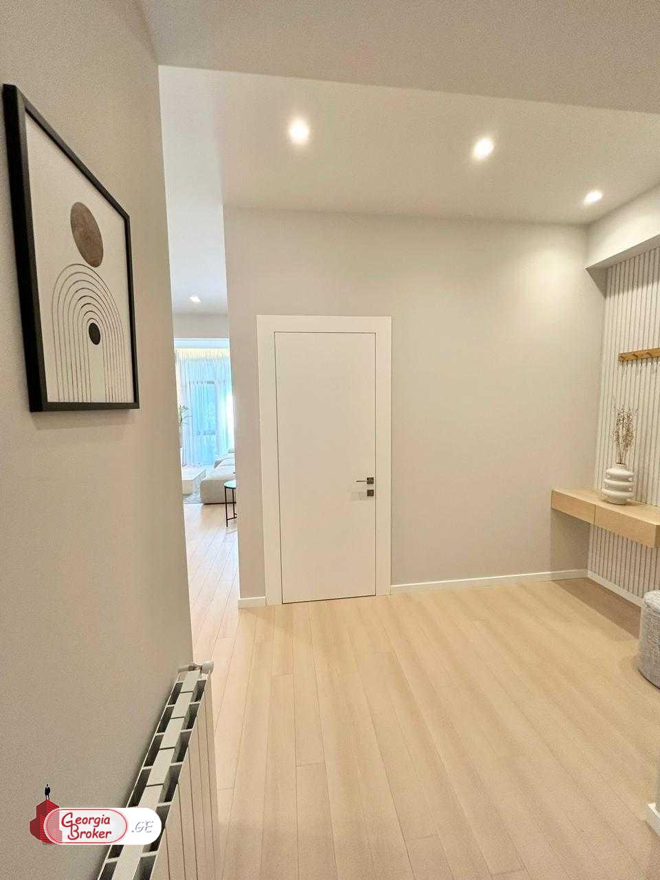 იყიდება ახალი გარემონტებული 3 ოთახიანი ბინა