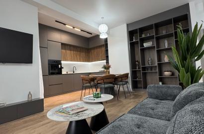 продается квартира с новым ремонтом 4-комнаты