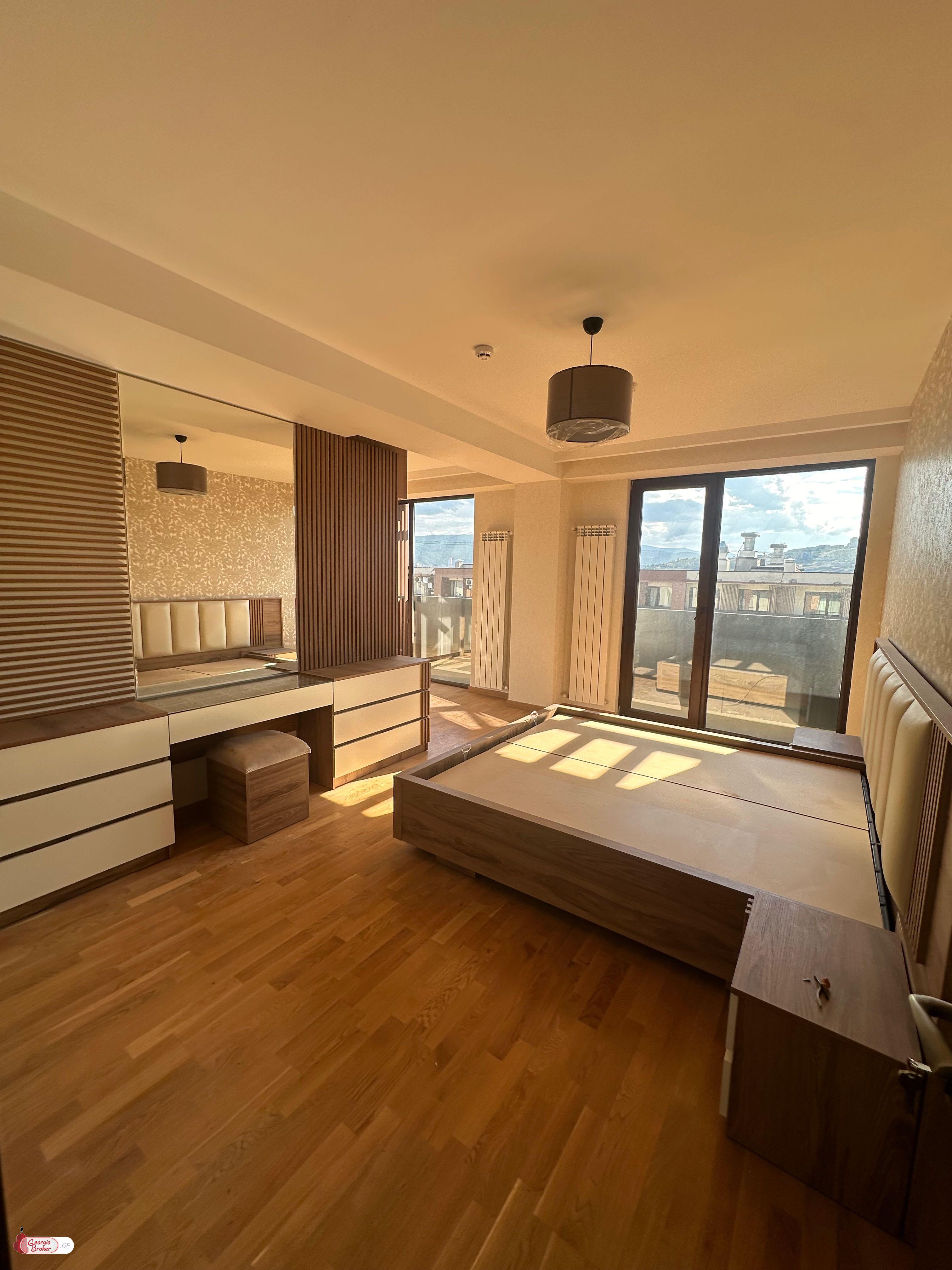 продается квартира с новым ремонтом 3-комнаты