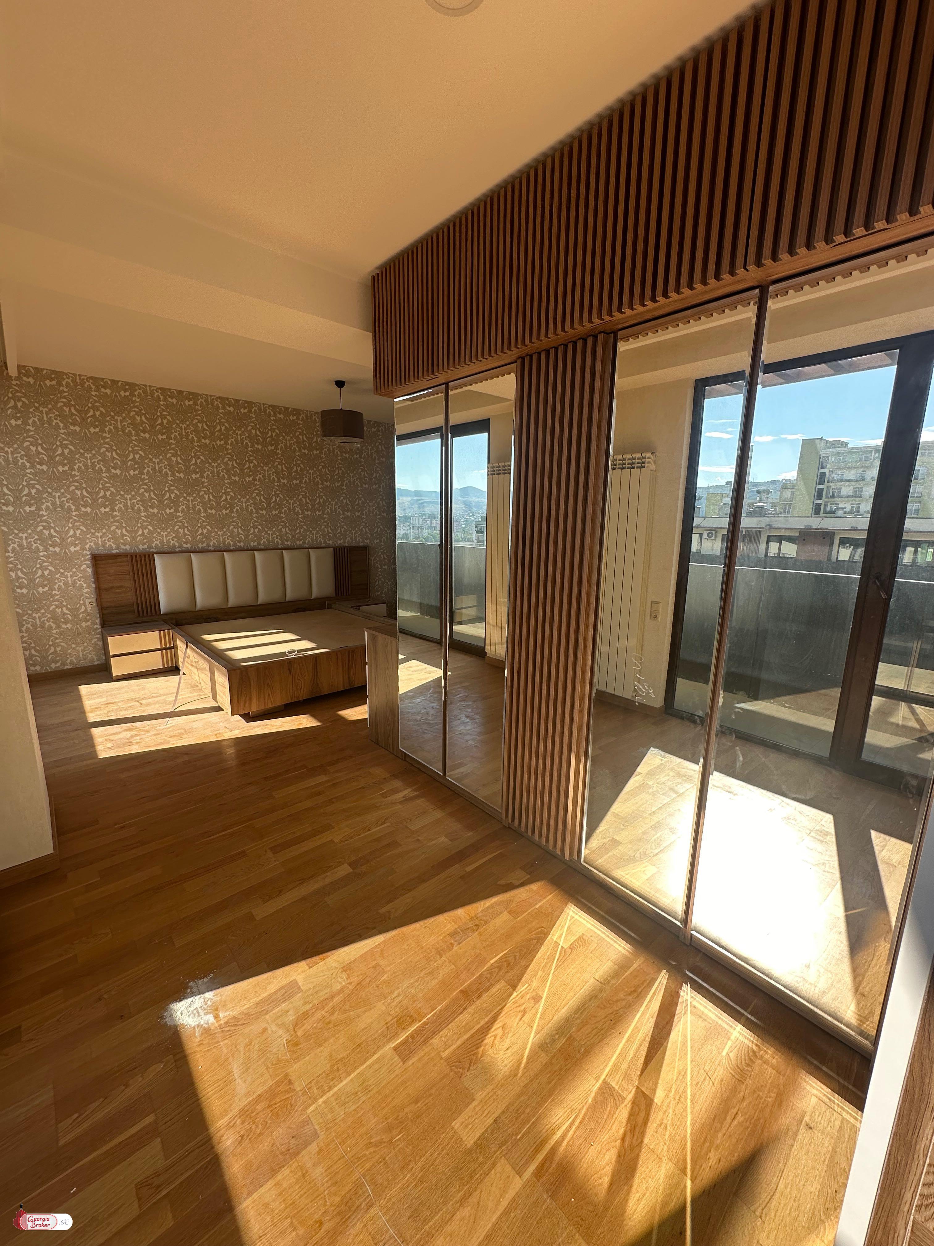 продается квартира с новым ремонтом 3-комнаты