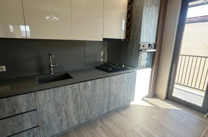 продается квартира с новым ремонтом 3-комнаты