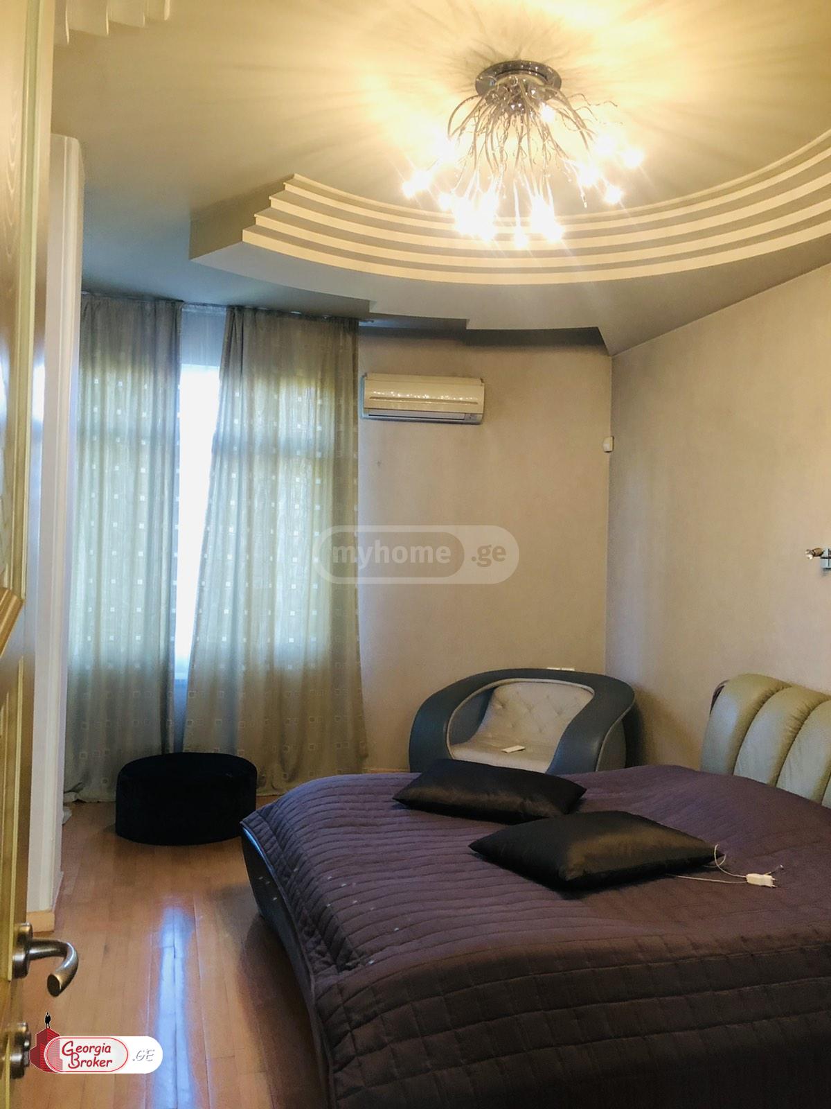 продается квартира с новым ремонтом 4-комнаты