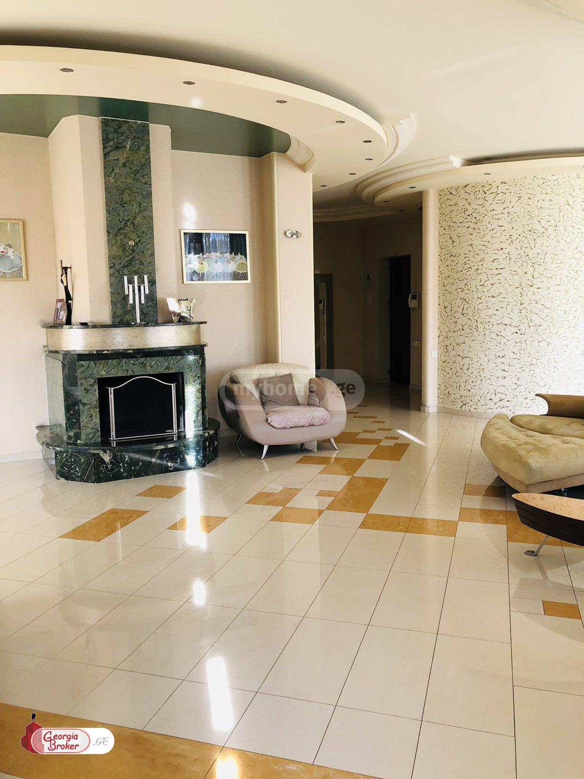 продается квартира с новым ремонтом 4-комнаты