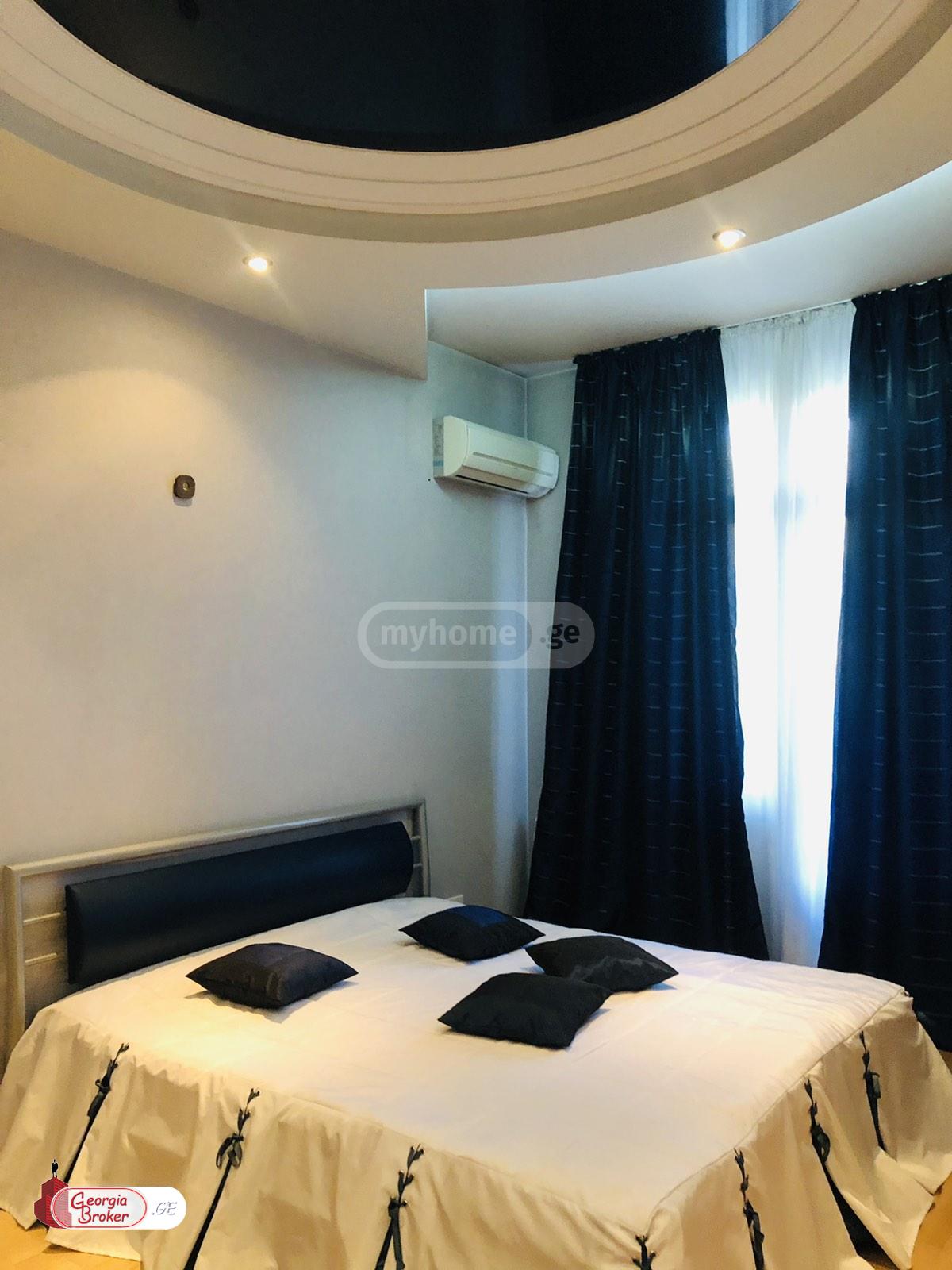 продается квартира с новым ремонтом 4-комнаты