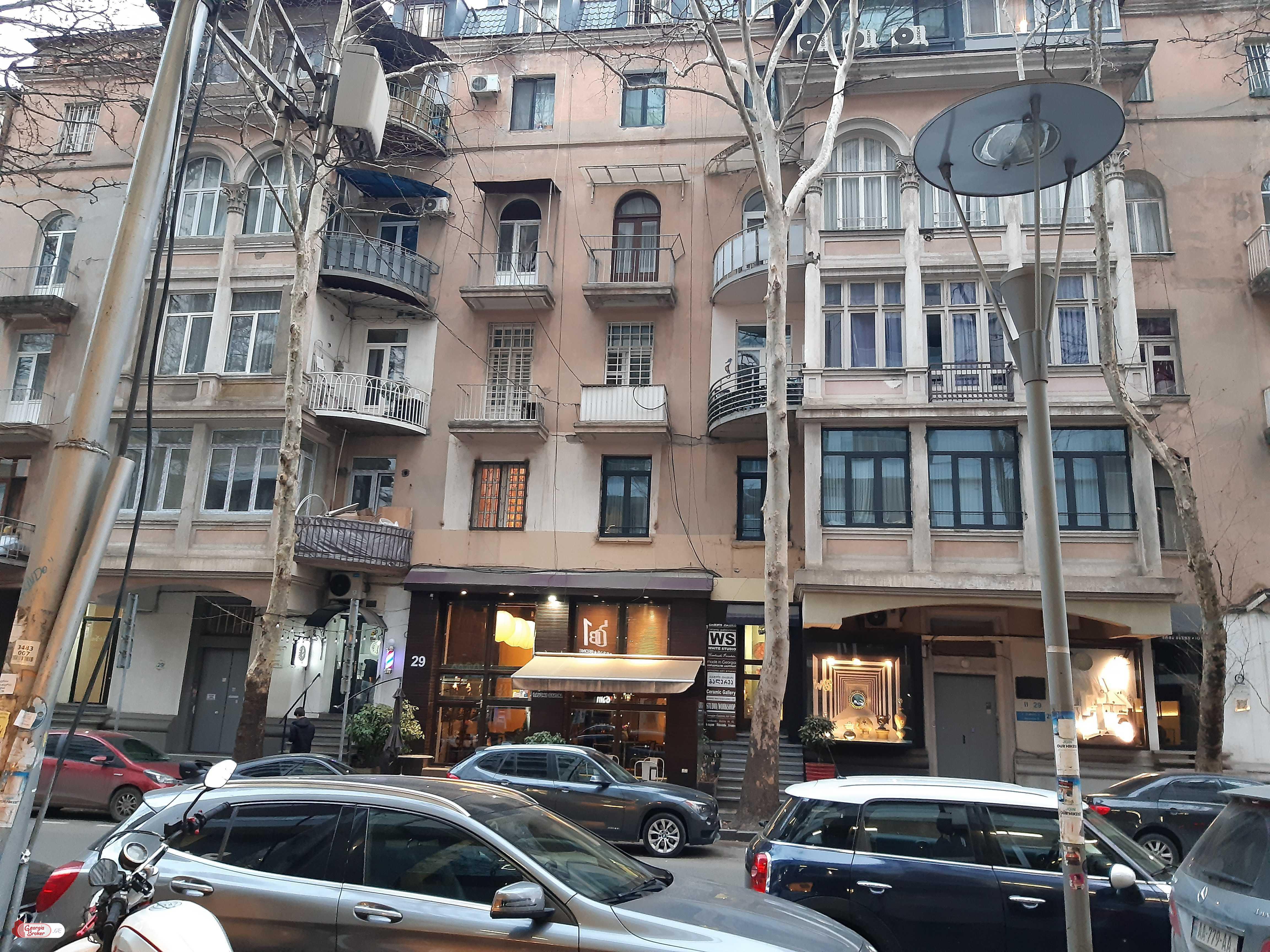 იყიდება ახალი გარემონტებული 3 ოთახიანი ბინა