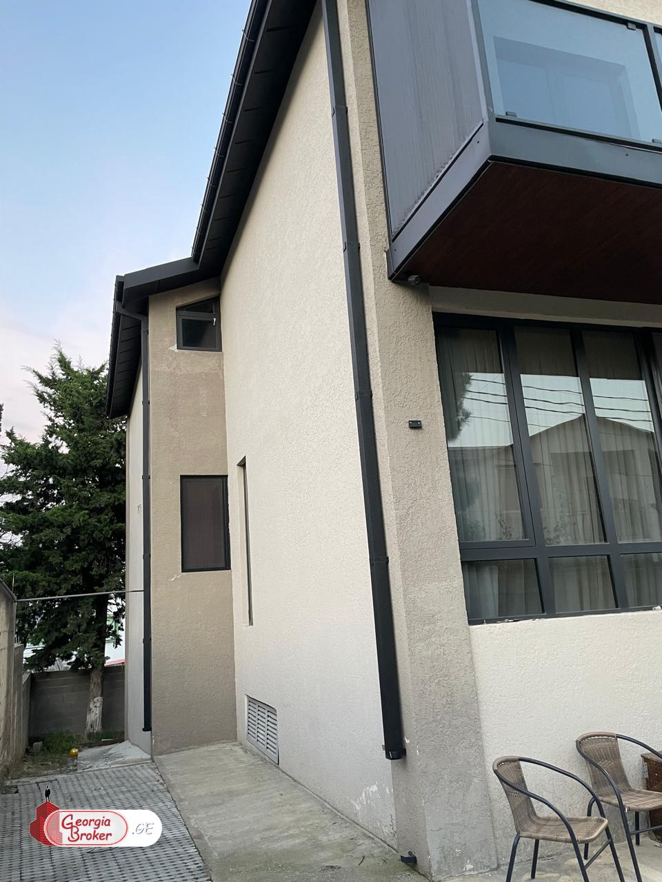 nearly repaired 9-room house for sale