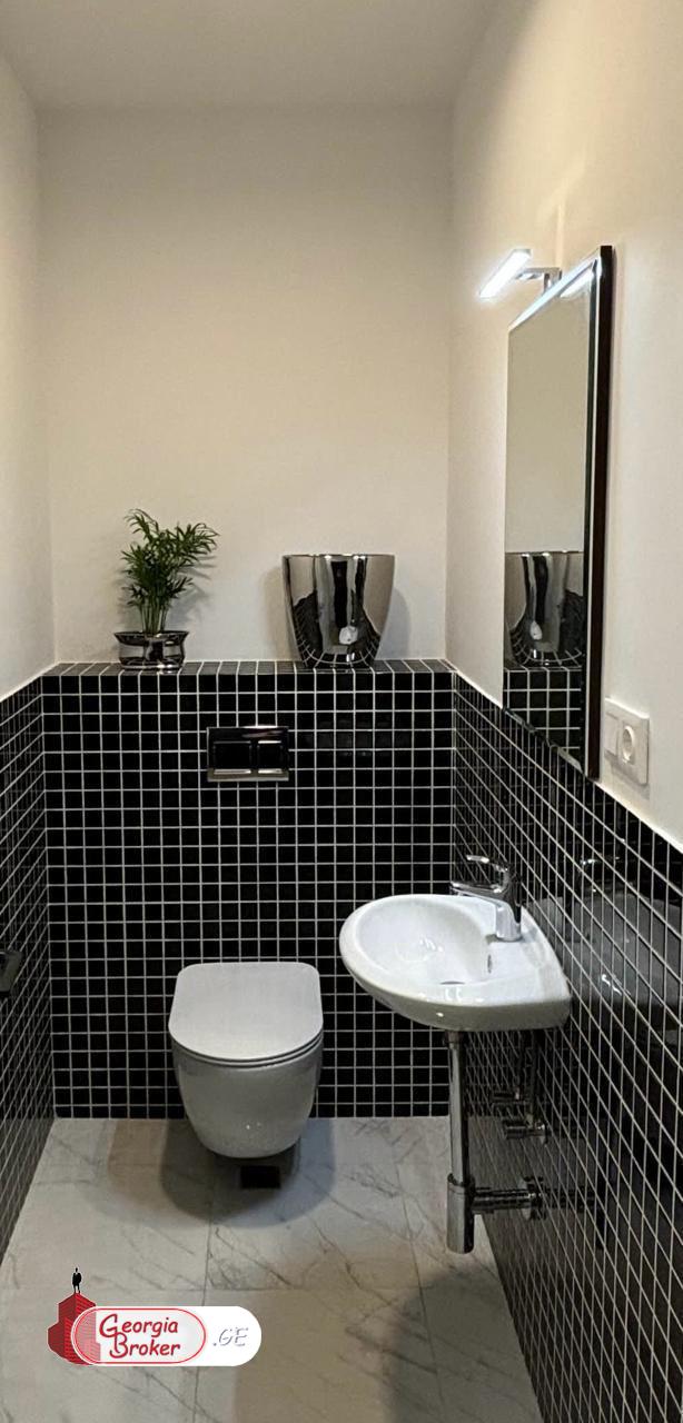 продается квартира с новым ремонтом 3-комнаты