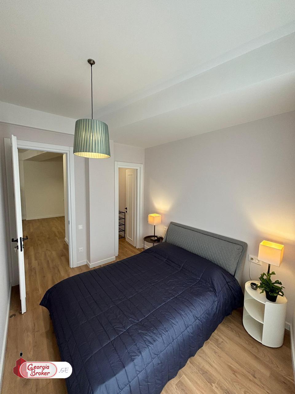 продается квартира с новым ремонтом 3-комнаты