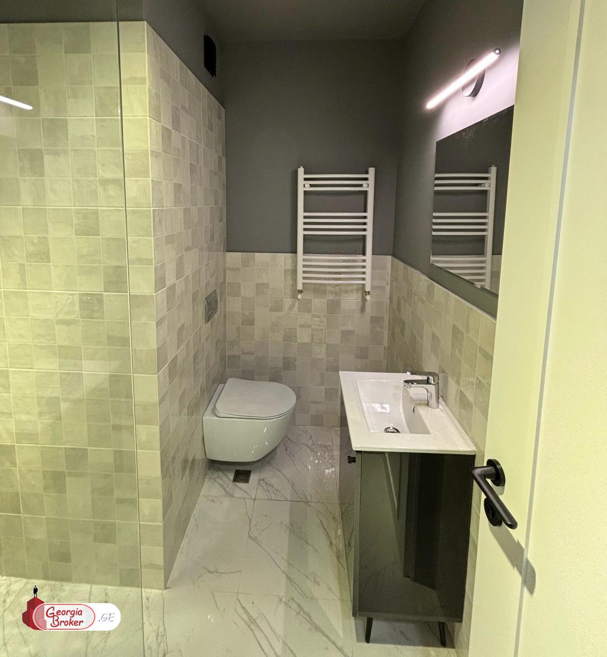 продается квартира с новым ремонтом 3-комнаты