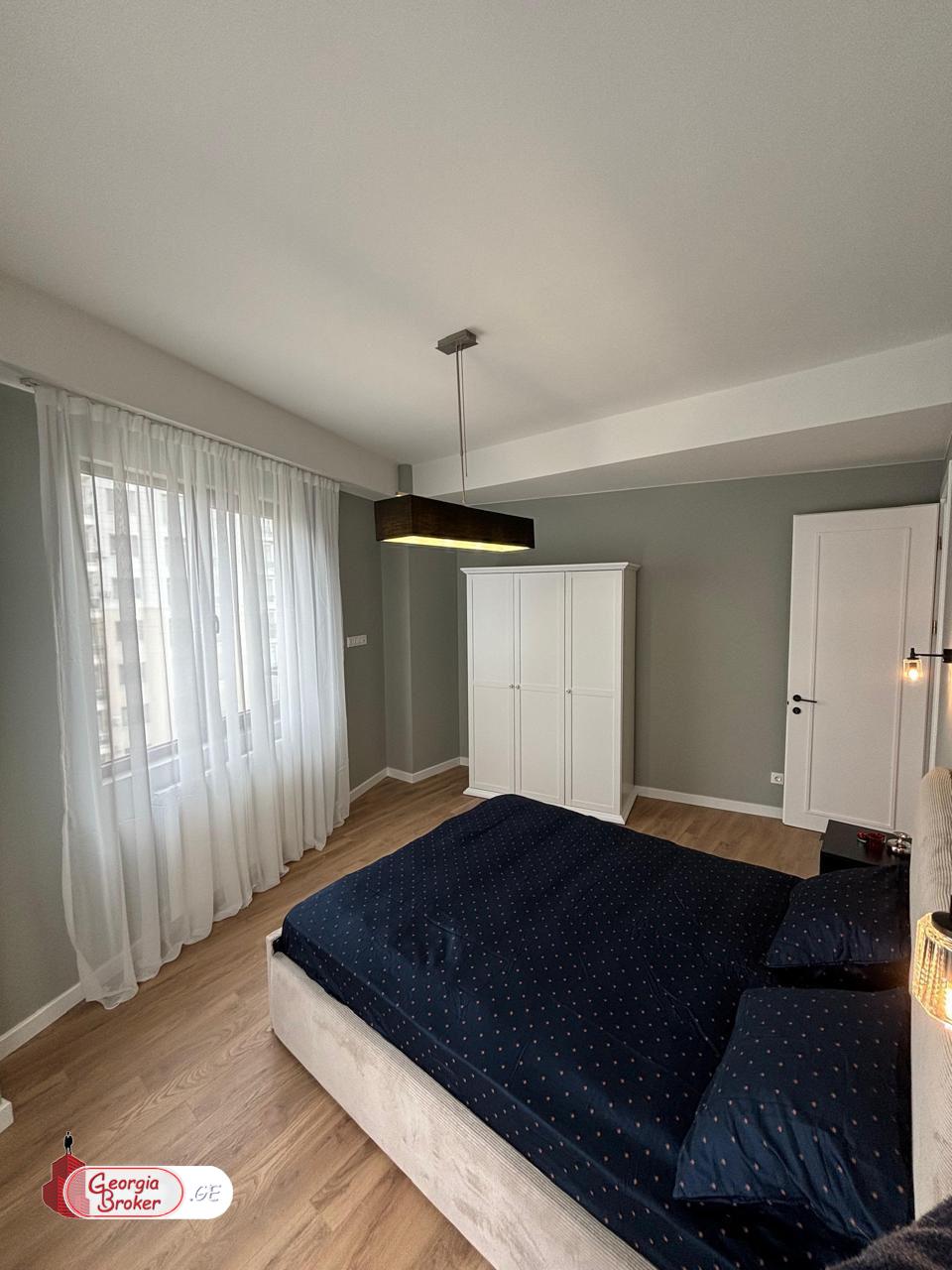 продается квартира с новым ремонтом 3-комнаты