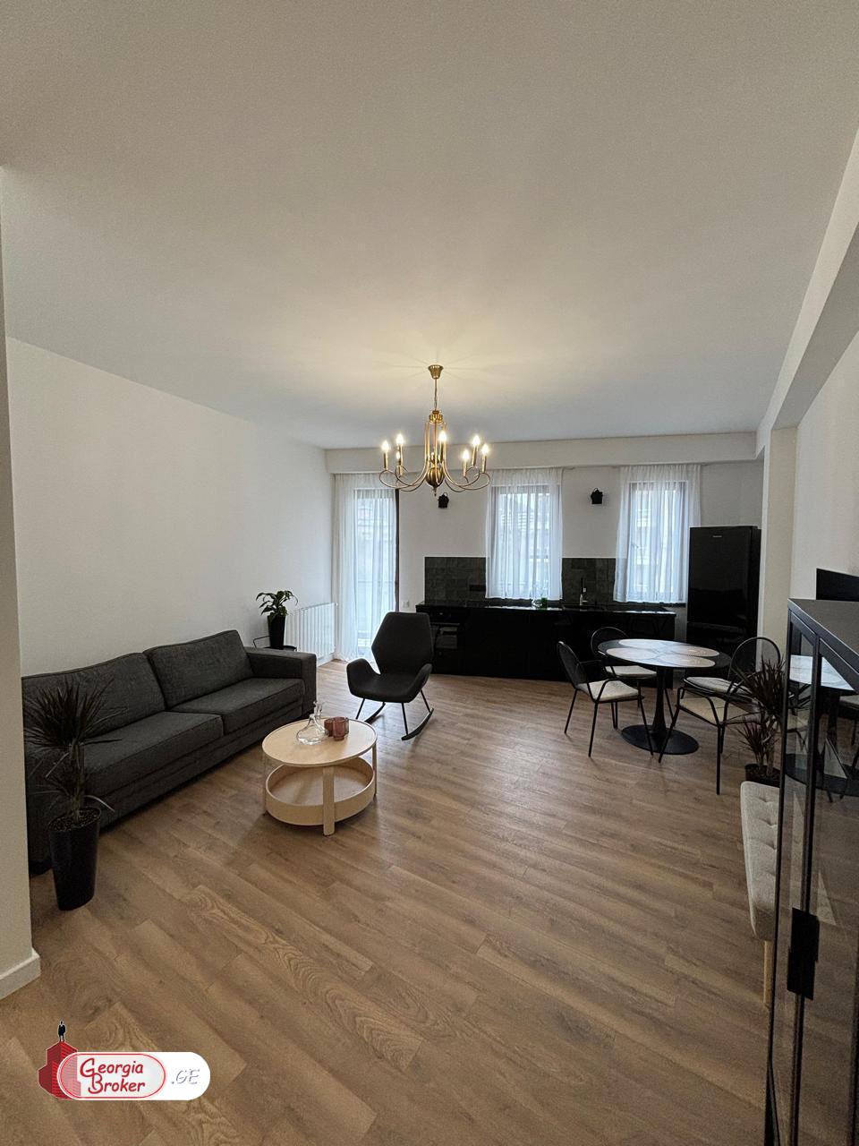 продается квартира с новым ремонтом 3-комнаты