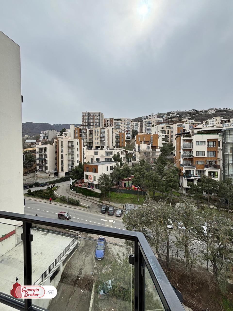 продается квартира с новым ремонтом 3-комнаты