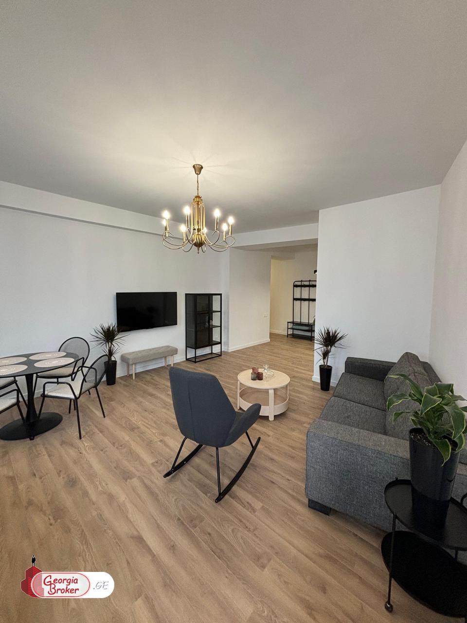 продается квартира с новым ремонтом 3-комнаты