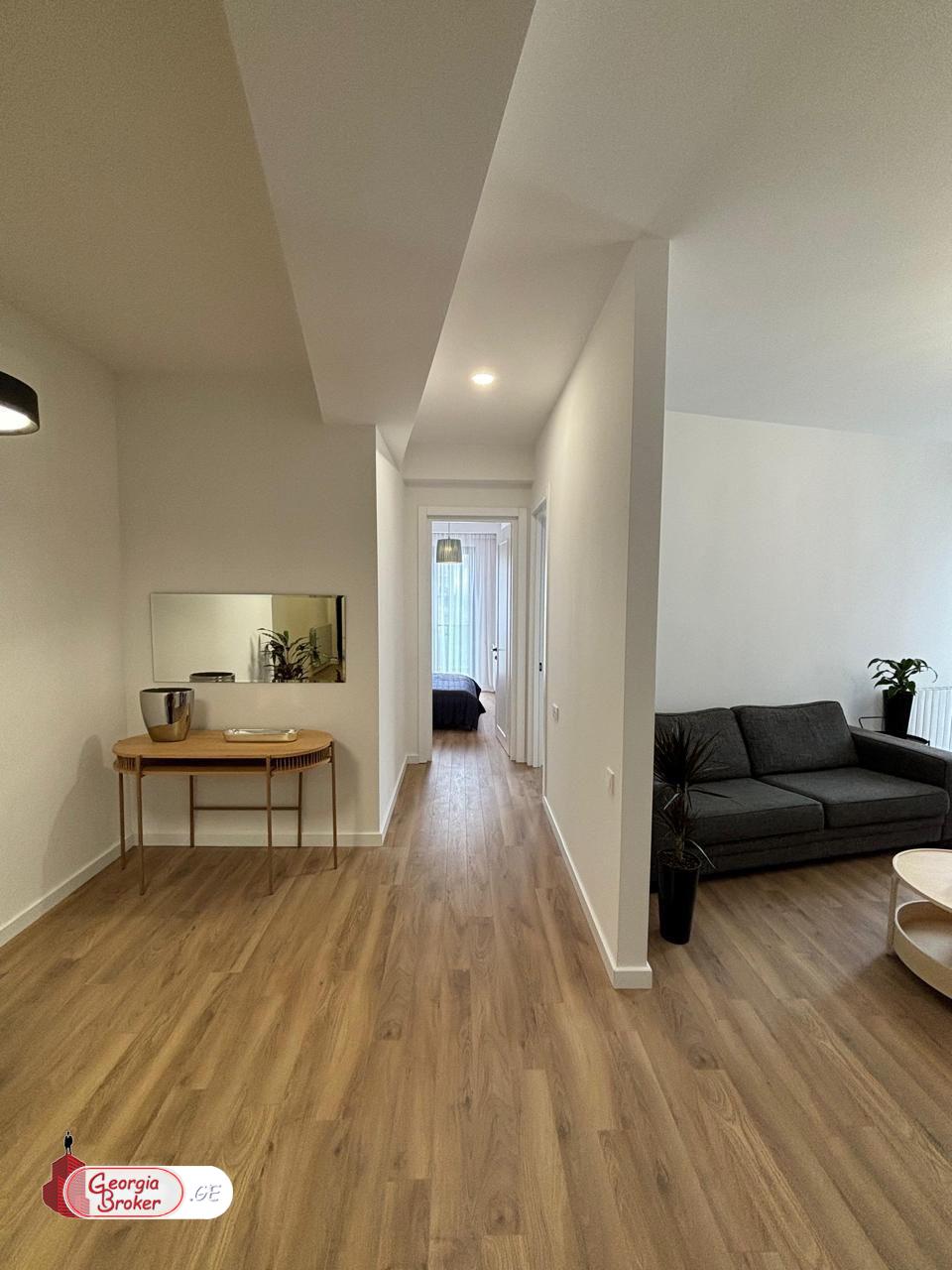 продается квартира с новым ремонтом 3-комнаты