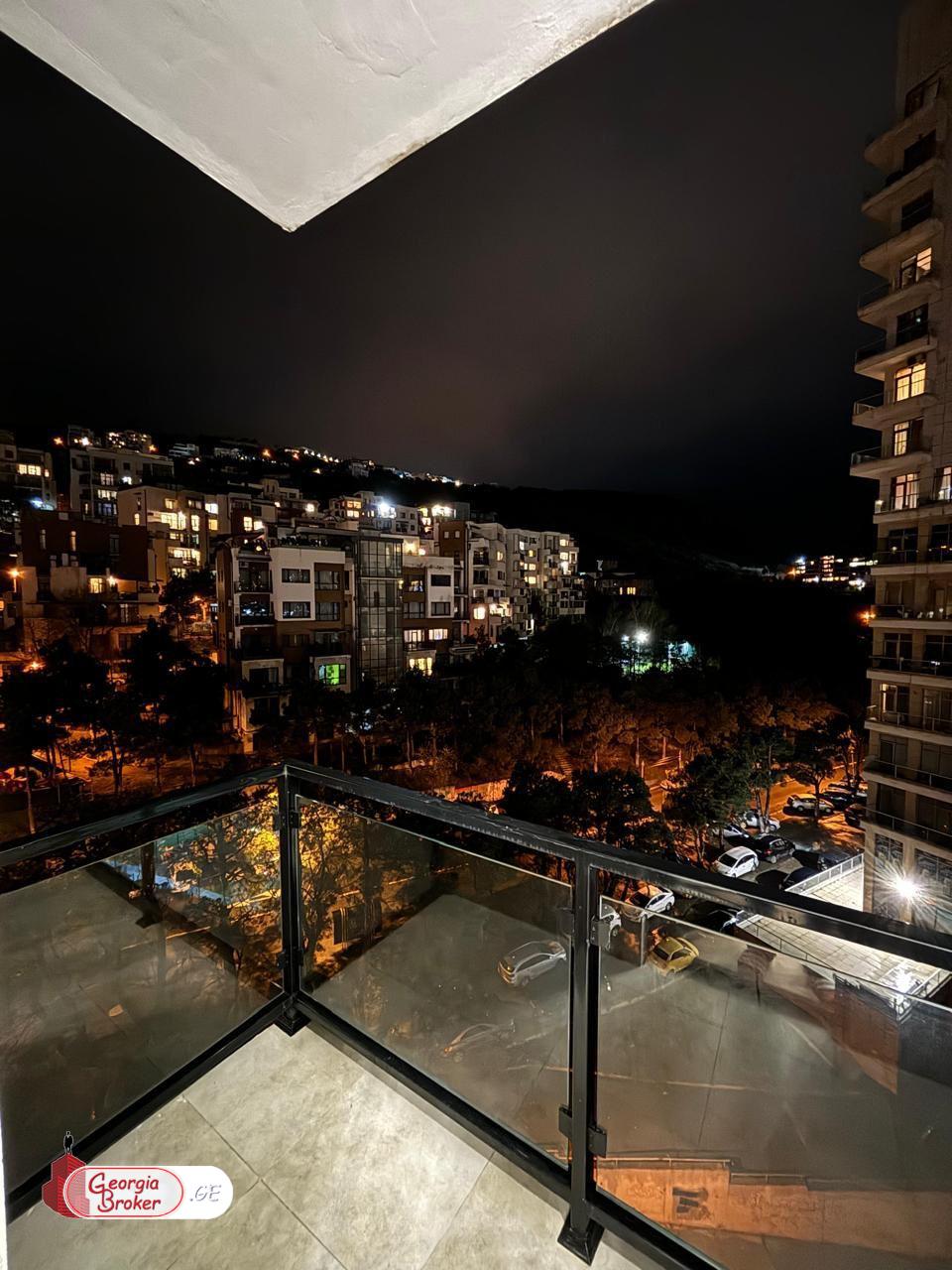 продается квартира с новым ремонтом 3-комнаты