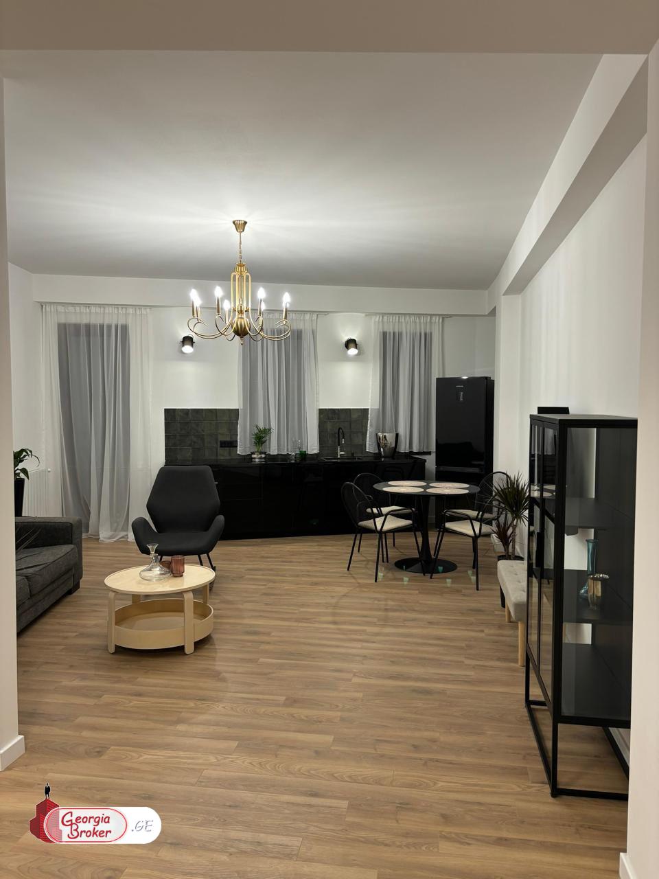 продается квартира с новым ремонтом 3-комнаты