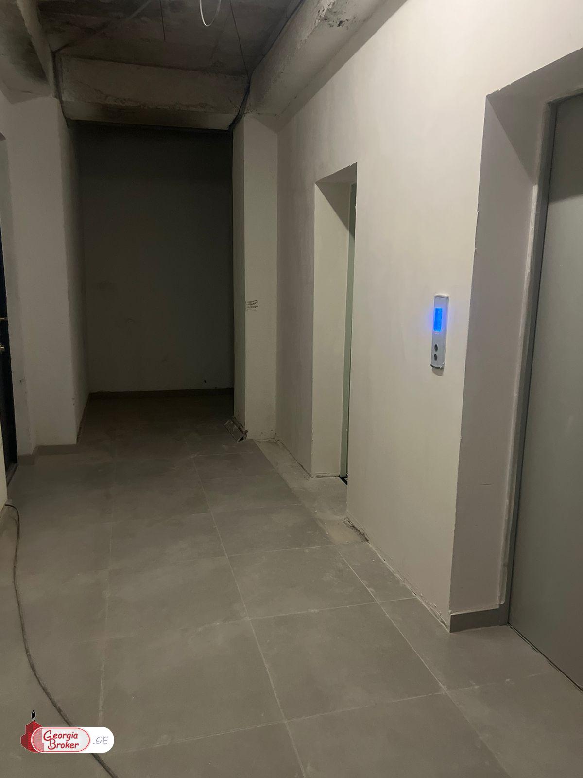 იყიდება ახალი გარემონტებული 5 ოთახიანი ბინა