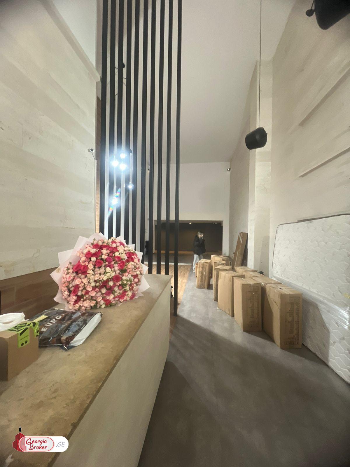 იყიდება ახალი გარემონტებული 5 ოთახიანი ბინა