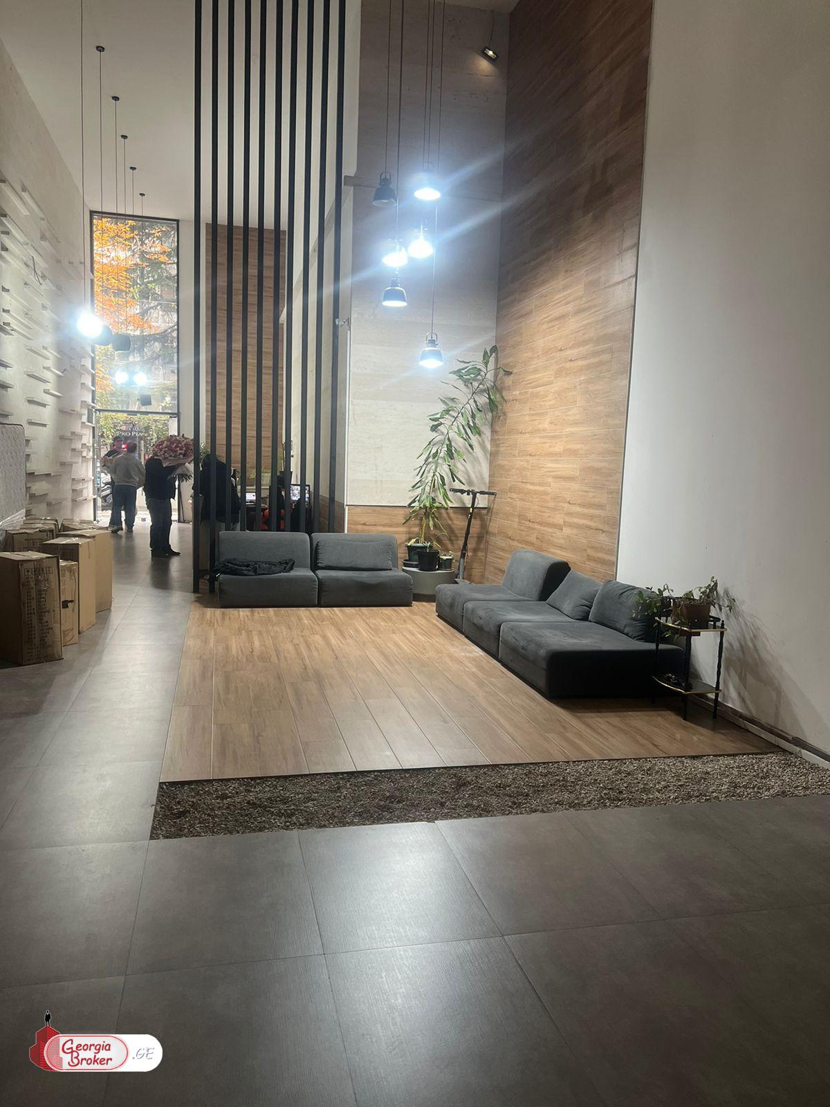 იყიდება ახალი გარემონტებული 5 ოთახიანი ბინა