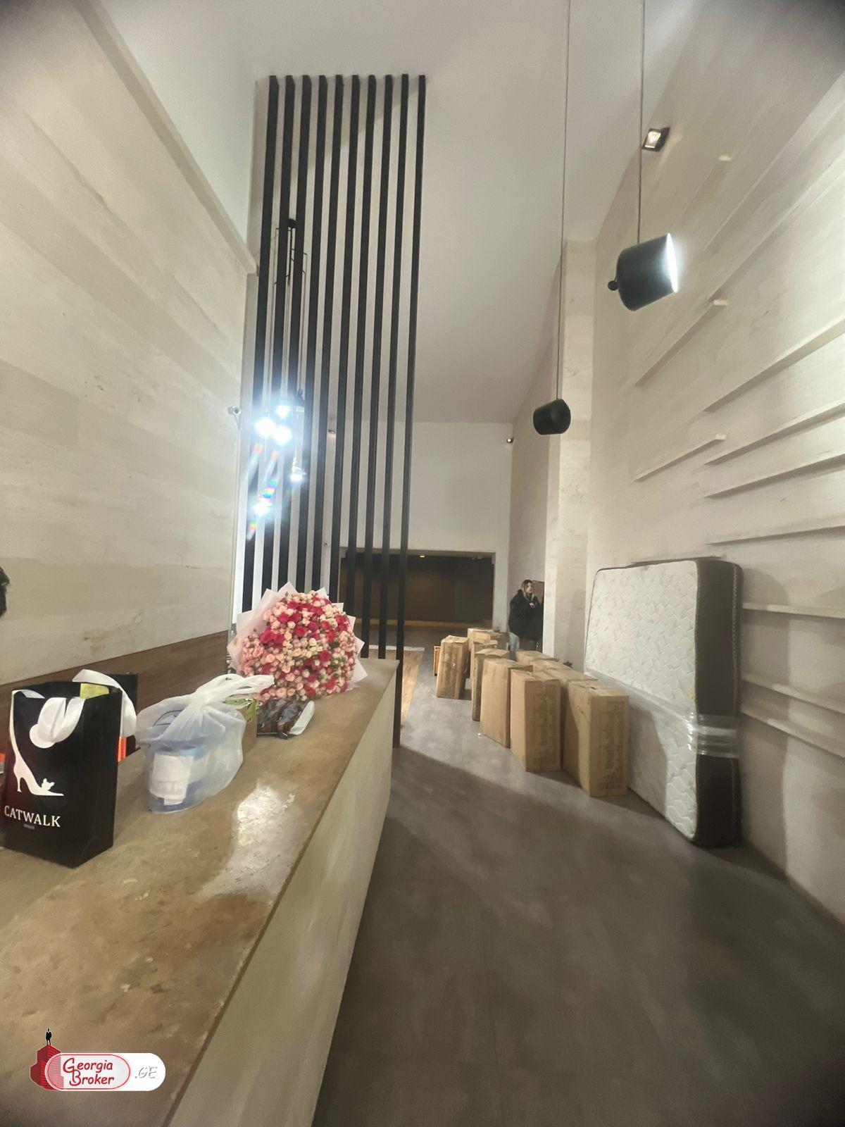 იყიდება ახალი გარემონტებული 5 ოთახიანი ბინა