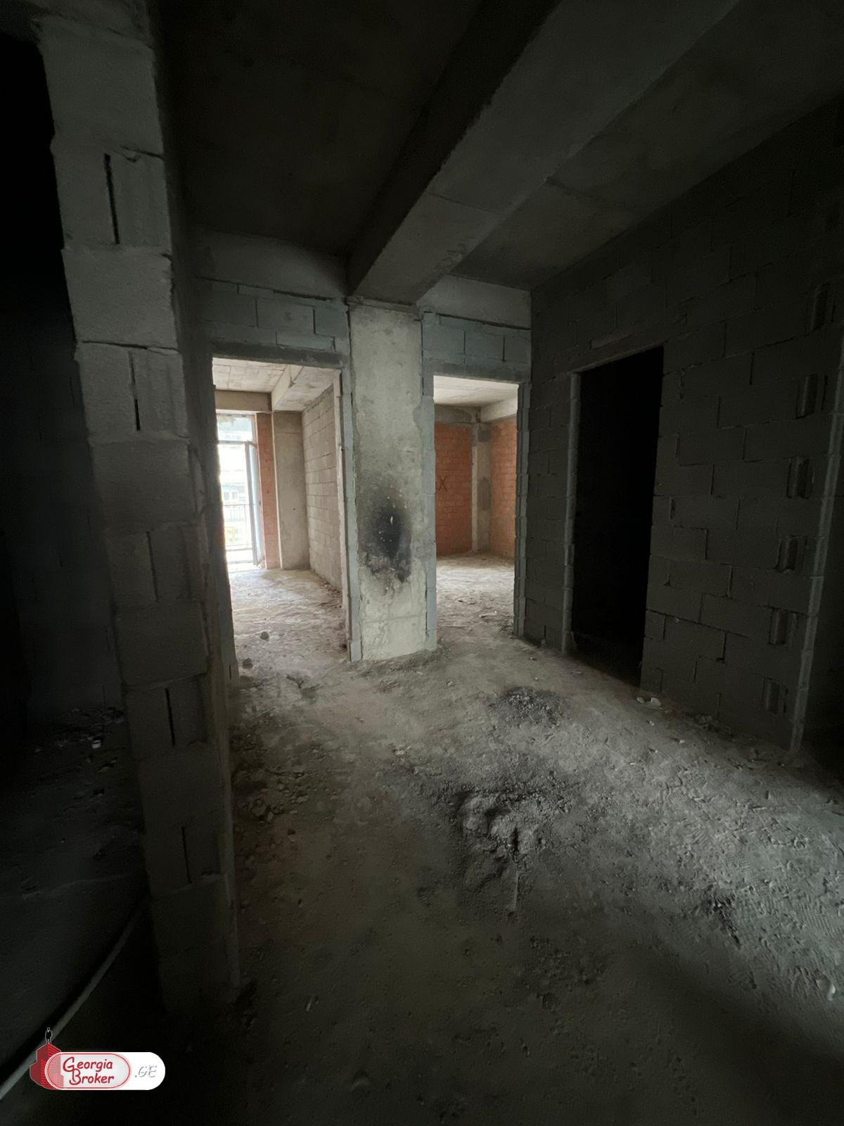 იყიდება ახალი გარემონტებული 5 ოთახიანი ბინა