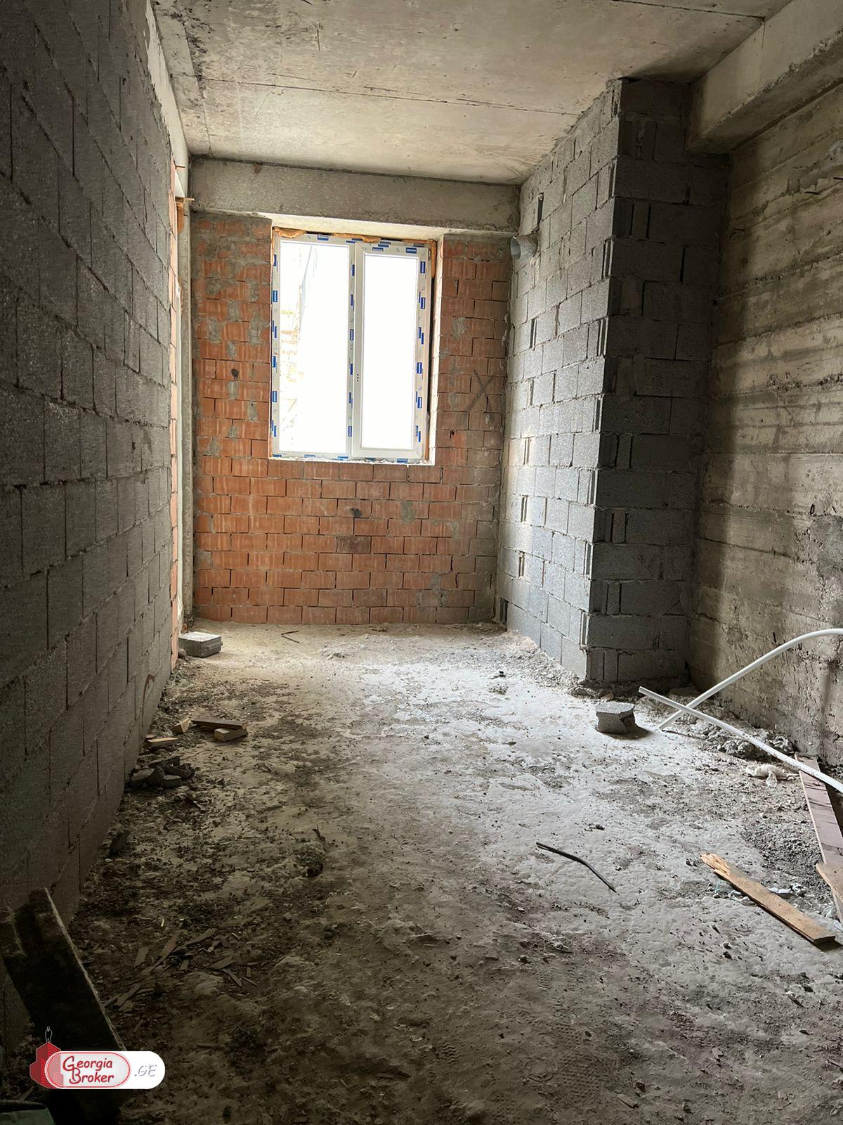 იყიდება ახალი გარემონტებული 5 ოთახიანი ბინა