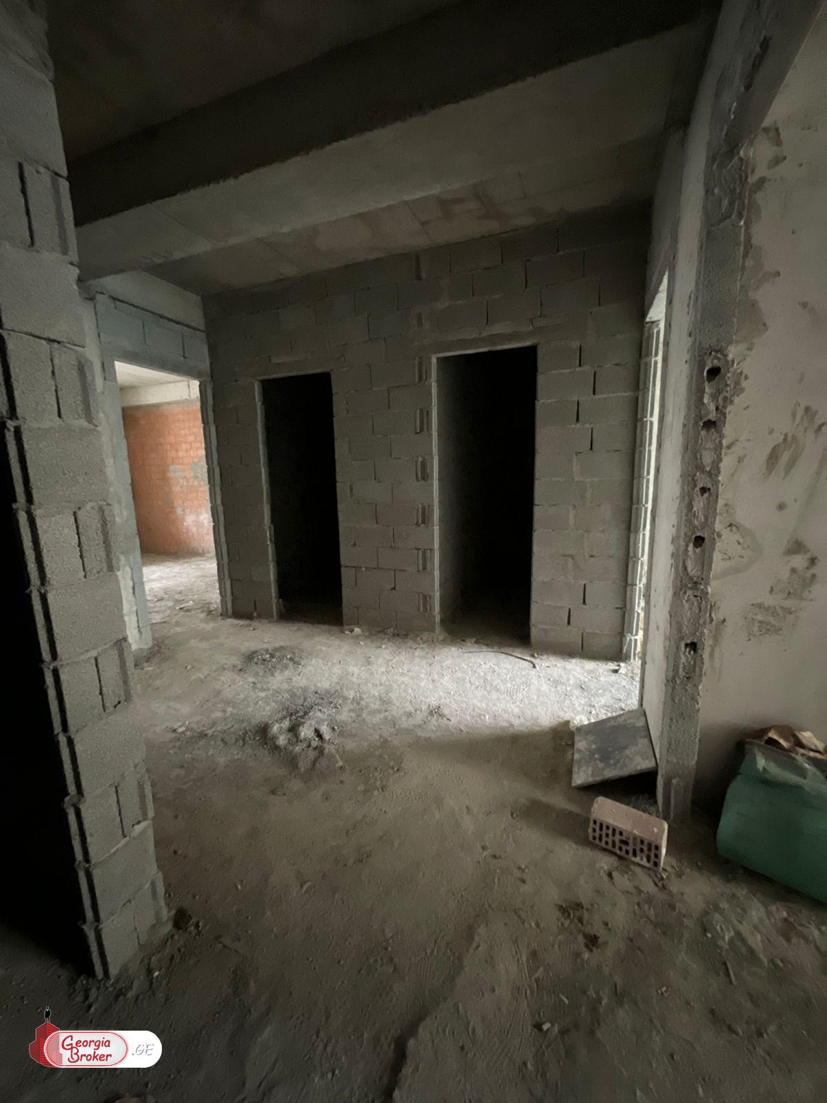 იყიდება ახალი გარემონტებული 5 ოთახიანი ბინა