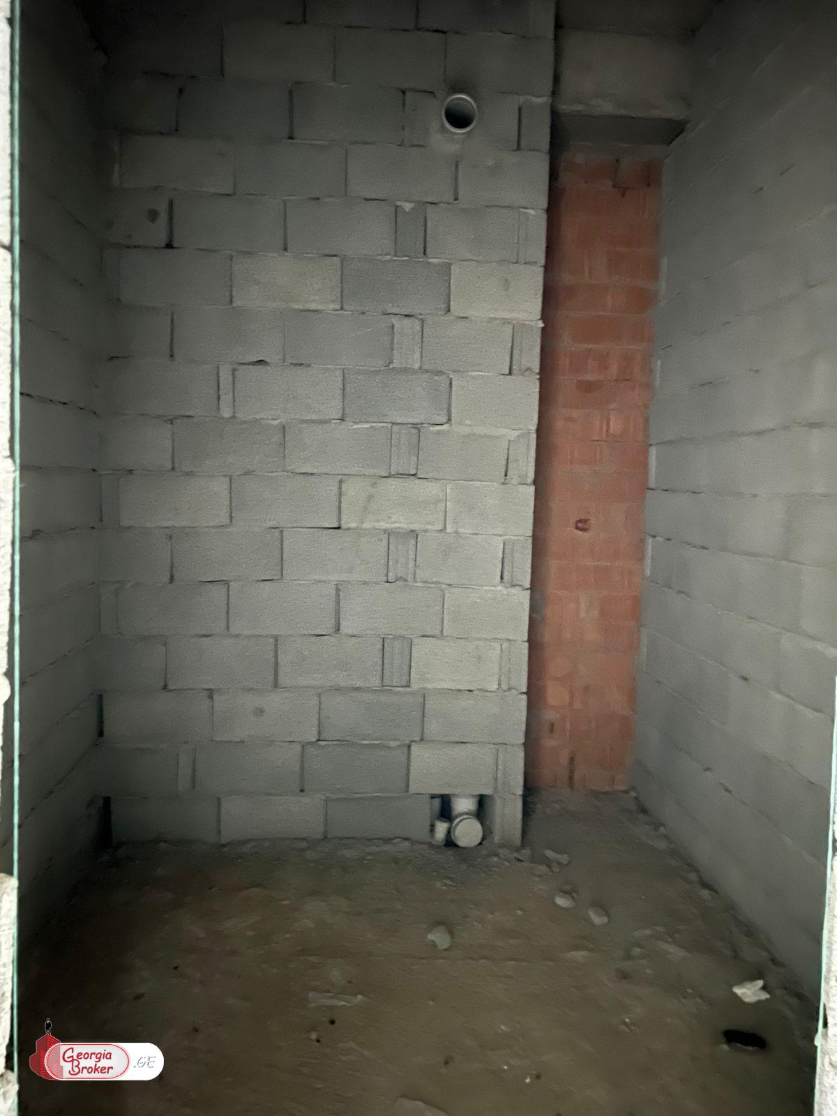 იყიდება ახალი გარემონტებული 5 ოთახიანი ბინა