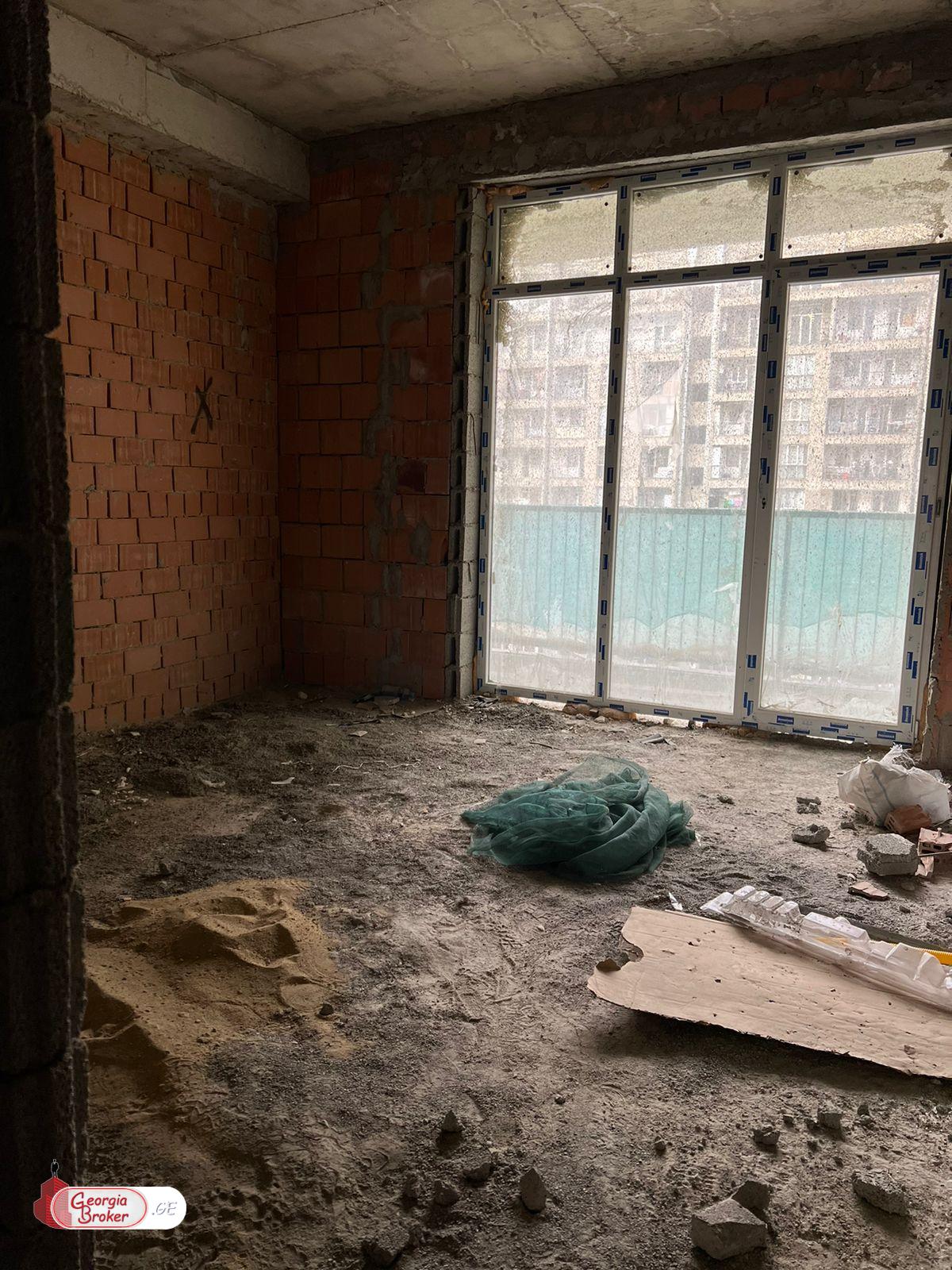 იყიდება ახალი გარემონტებული 5 ოთახიანი ბინა