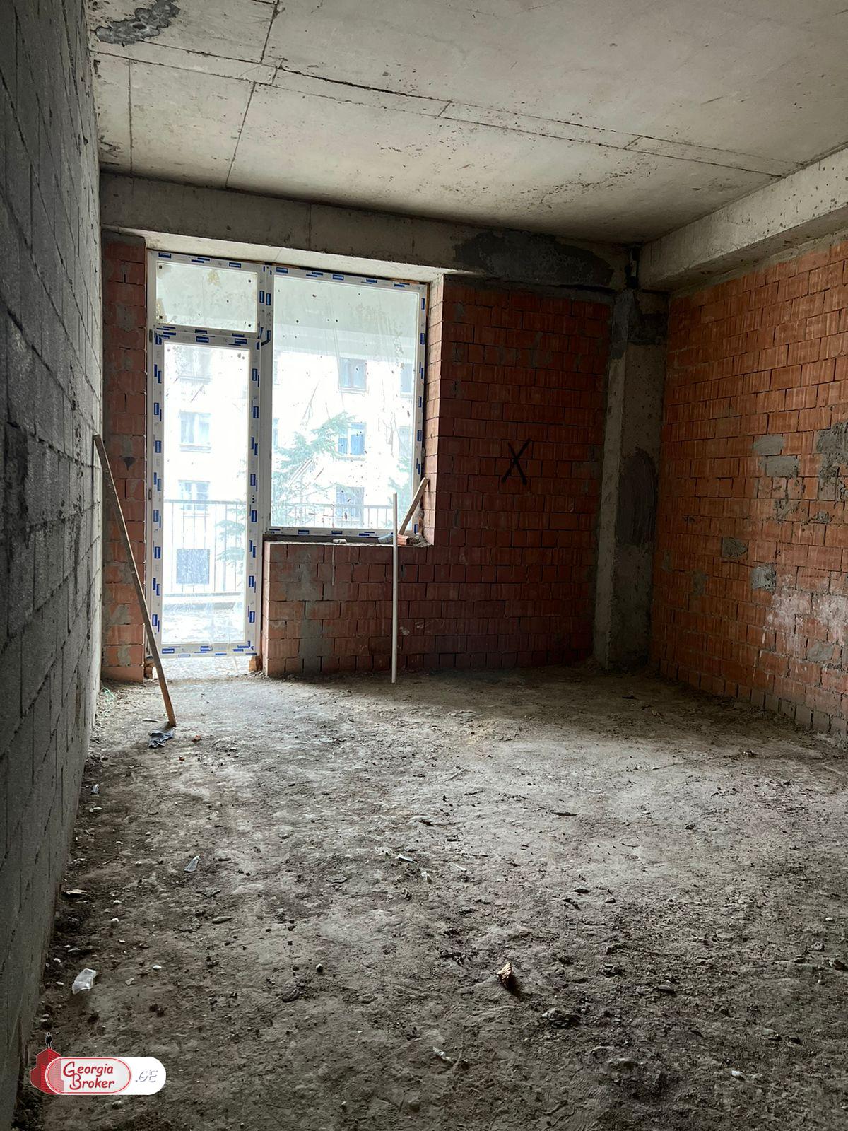 იყიდება ახალი გარემონტებული 5 ოთახიანი ბინა