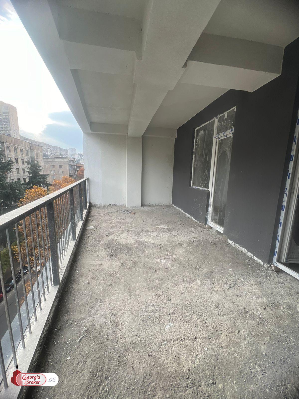 იყიდება ახალი გარემონტებული 5 ოთახიანი ბინა