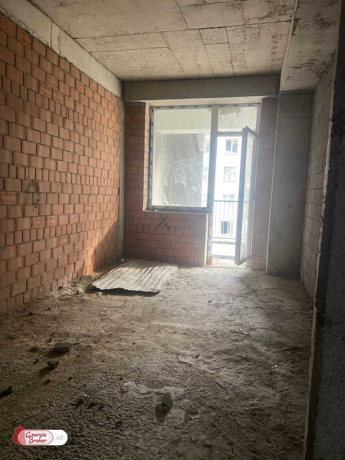 იყიდება ახალი გარემონტებული 5 ოთახიანი ბინა