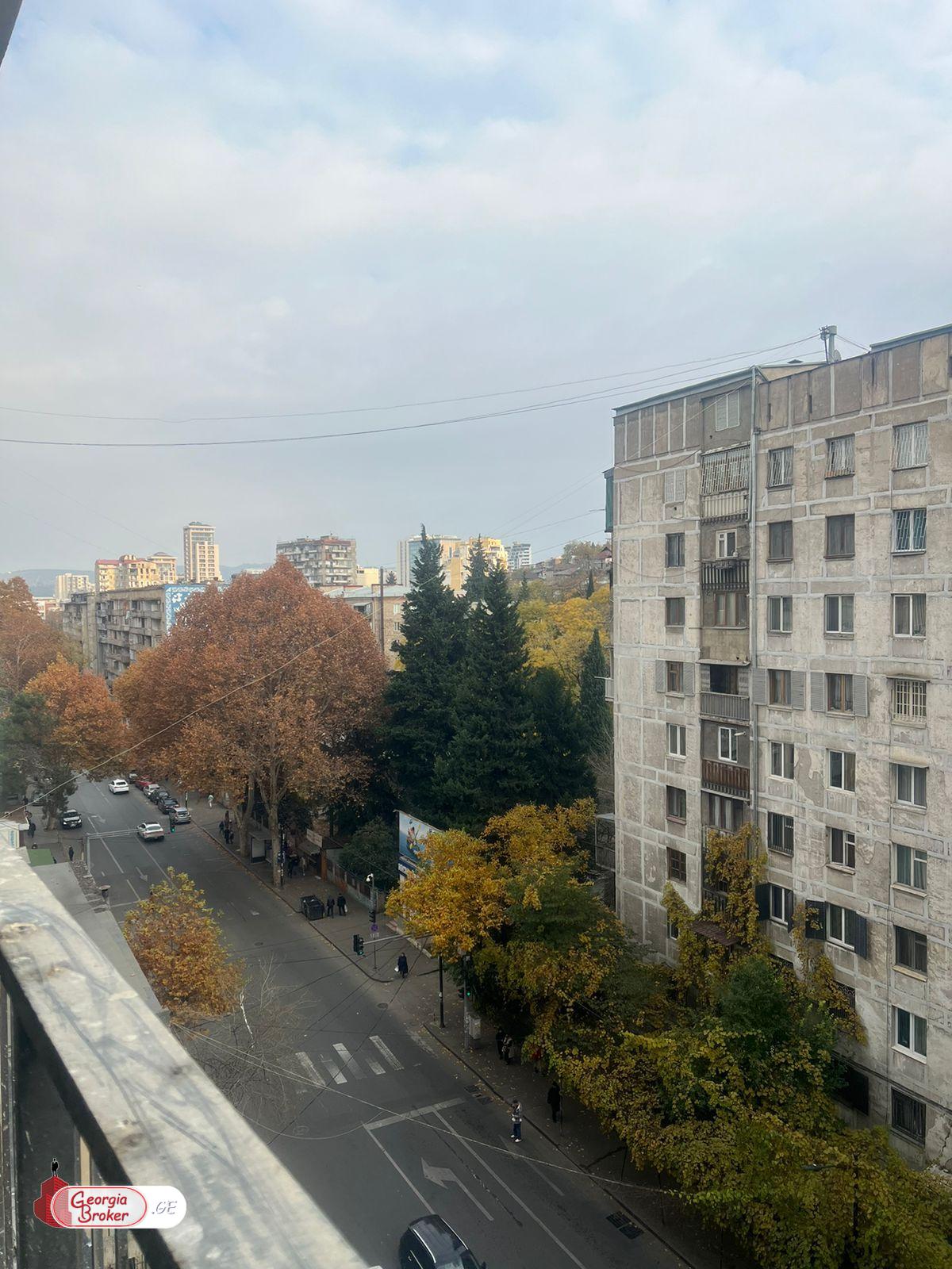 იყიდება ახალი გარემონტებული 5 ოთახიანი ბინა