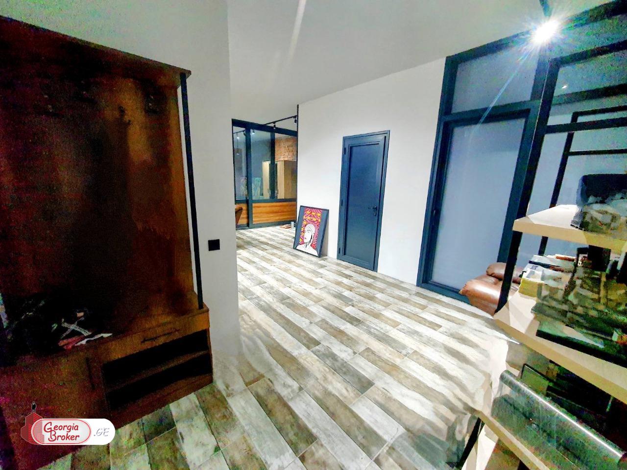 продается квартира с новым ремонтом 3-комнаты