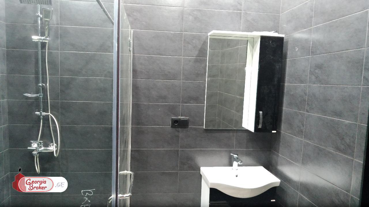 продается квартира с новым ремонтом 3-комнаты