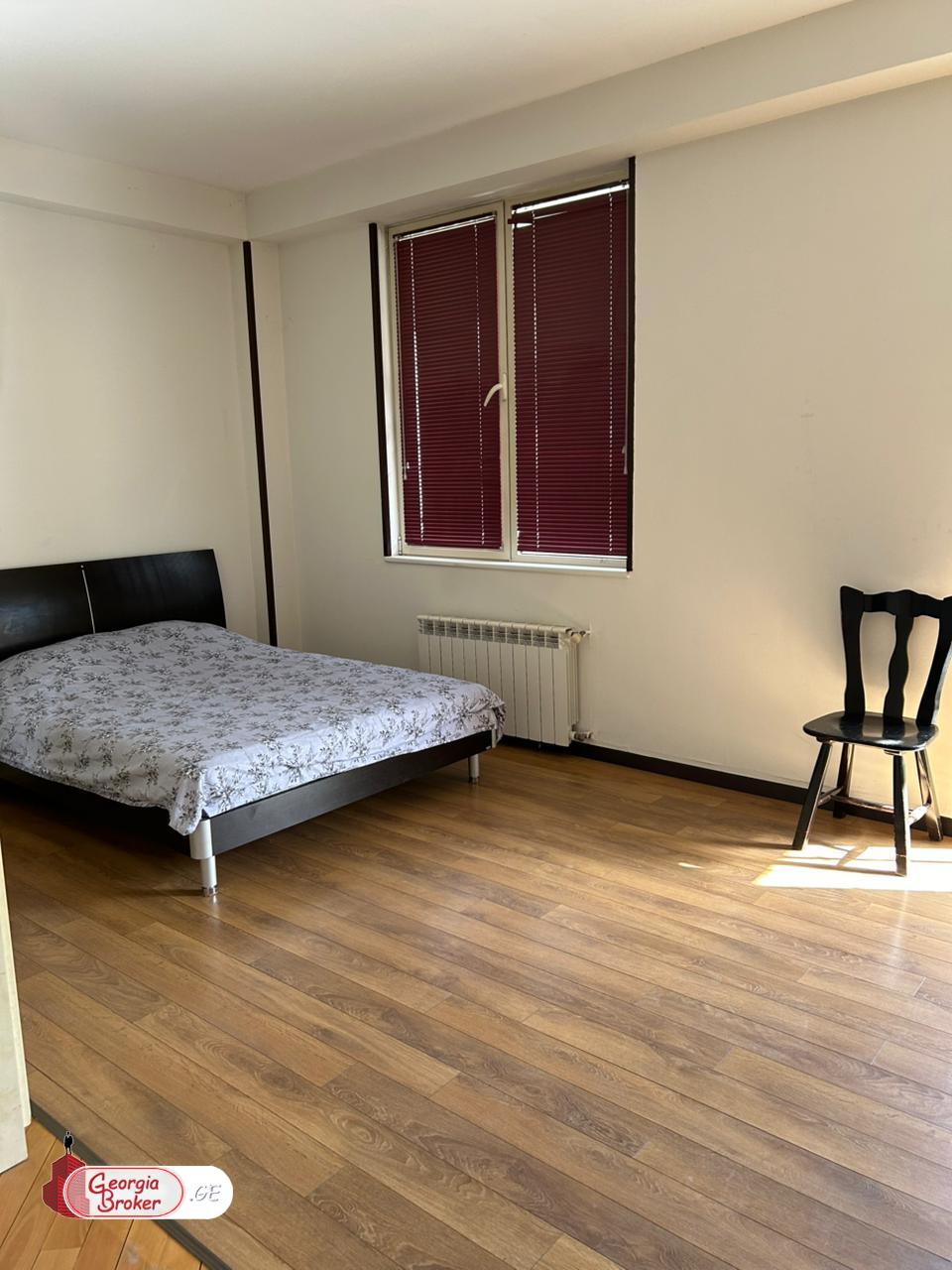 продается квартира с новым ремонтом 4-комнаты