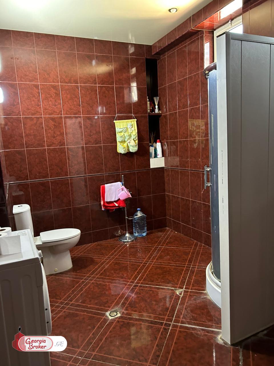 продается квартира с новым ремонтом 4-комнаты