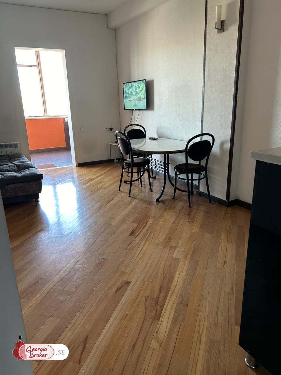 продается квартира с новым ремонтом 4-комнаты