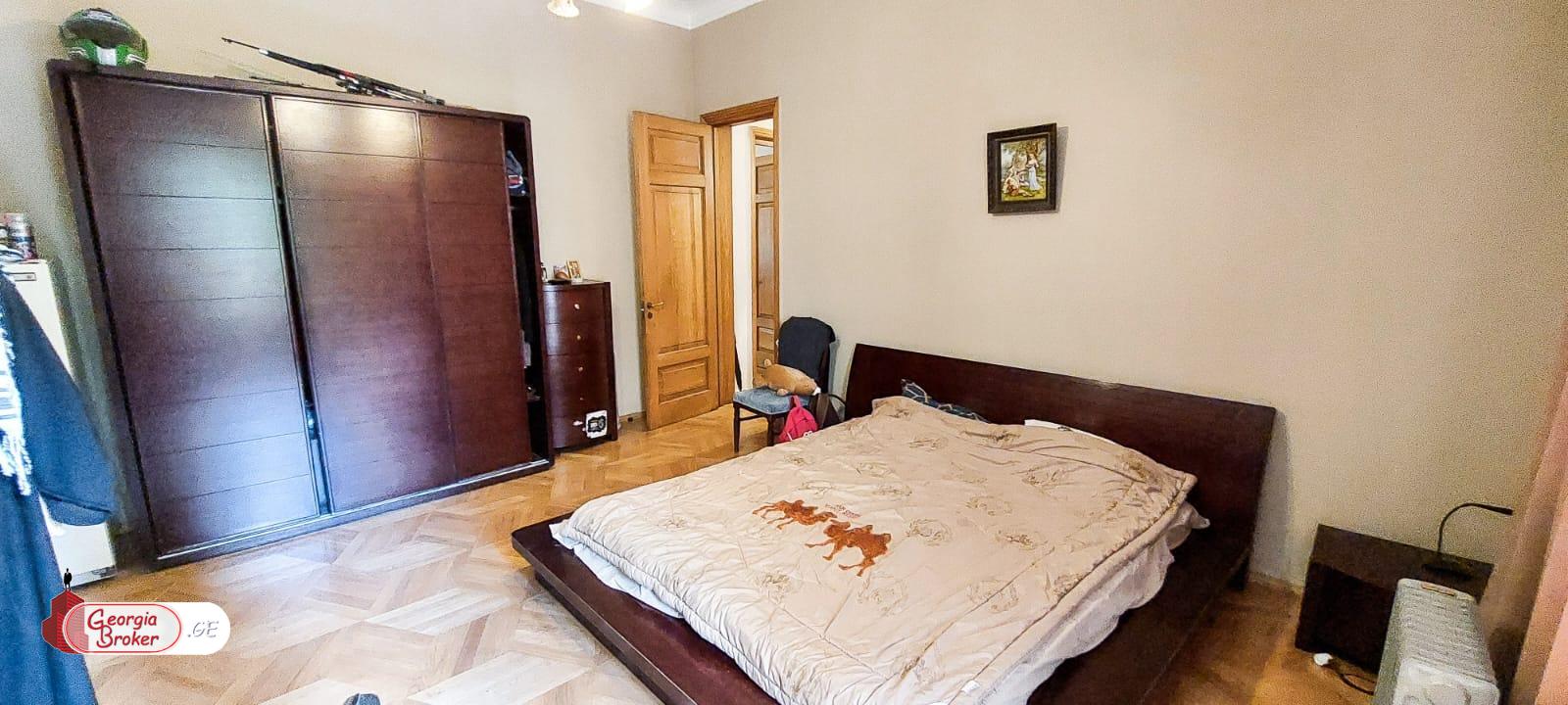 იყიდება ახალი გარემონტებული 4 ოთახიანი ბინა