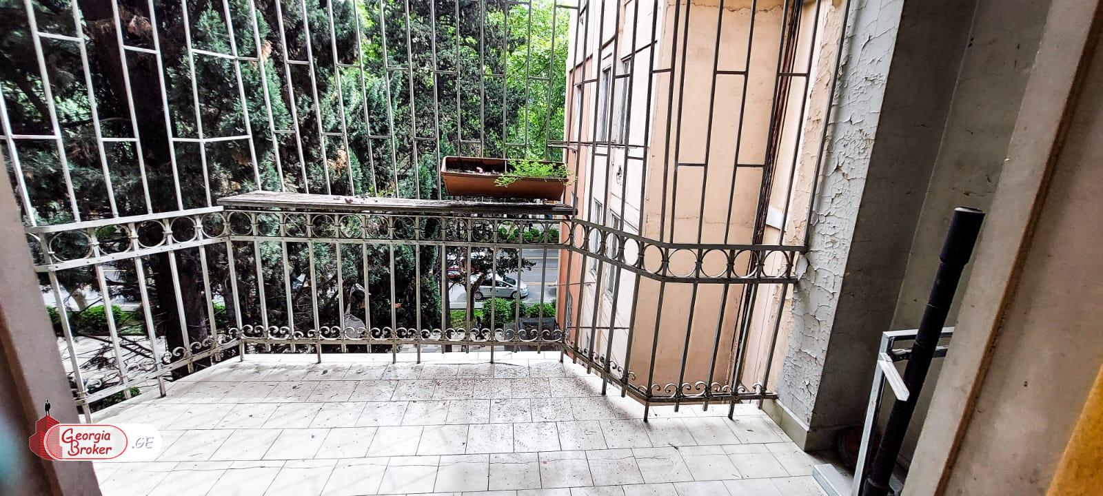 იყიდება ახალი გარემონტებული 4 ოთახიანი ბინა