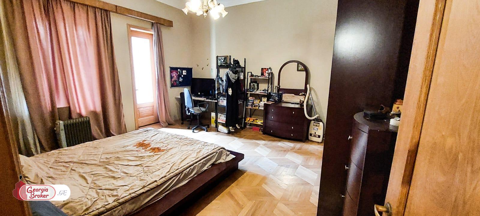 იყიდება ახალი გარემონტებული 4 ოთახიანი ბინა