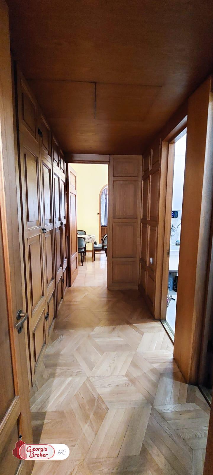 იყიდება ახალი გარემონტებული 4 ოთახიანი ბინა