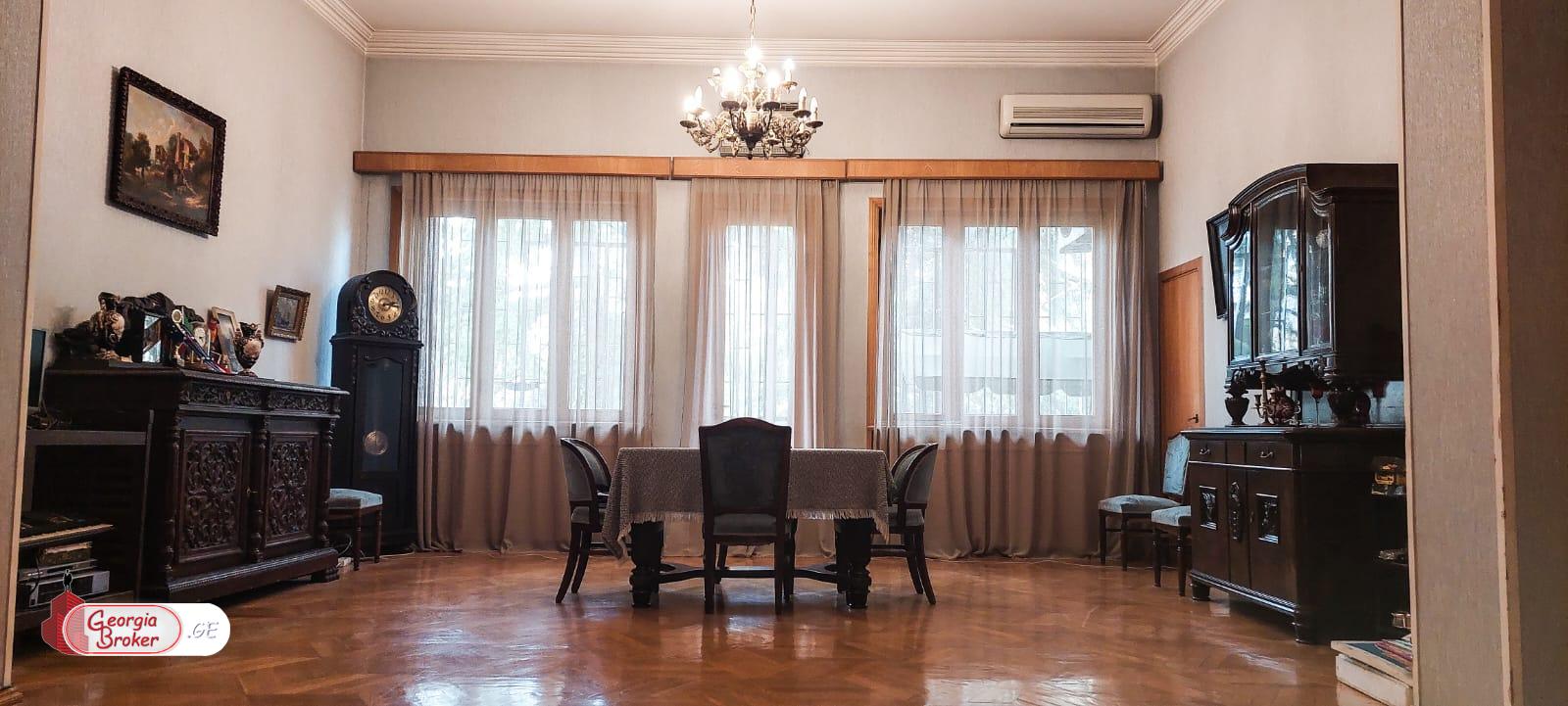 იყიდება ახალი გარემონტებული 4 ოთახიანი ბინა