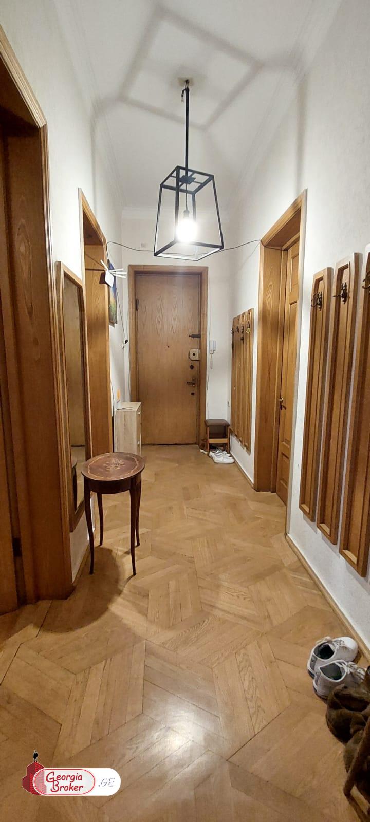 იყიდება ახალი გარემონტებული 4 ოთახიანი ბინა