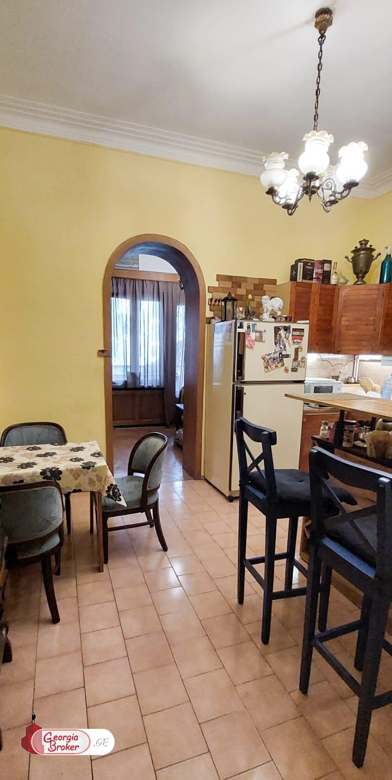 იყიდება ახალი გარემონტებული 4 ოთახიანი ბინა