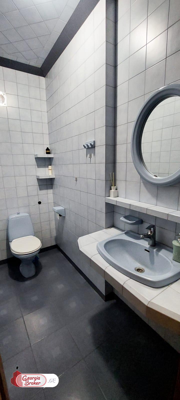 იყიდება ახალი გარემონტებული 4 ოთახიანი ბინა